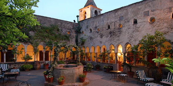 Sfeervol hotel in 13e eeuws klooster met uitzicht op zee in Amalfi