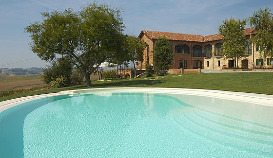 Wijnboerderij met zwembad in Piemonte